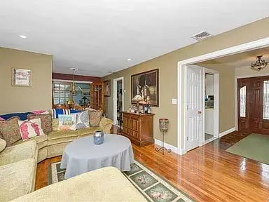 16 Soundway Dr