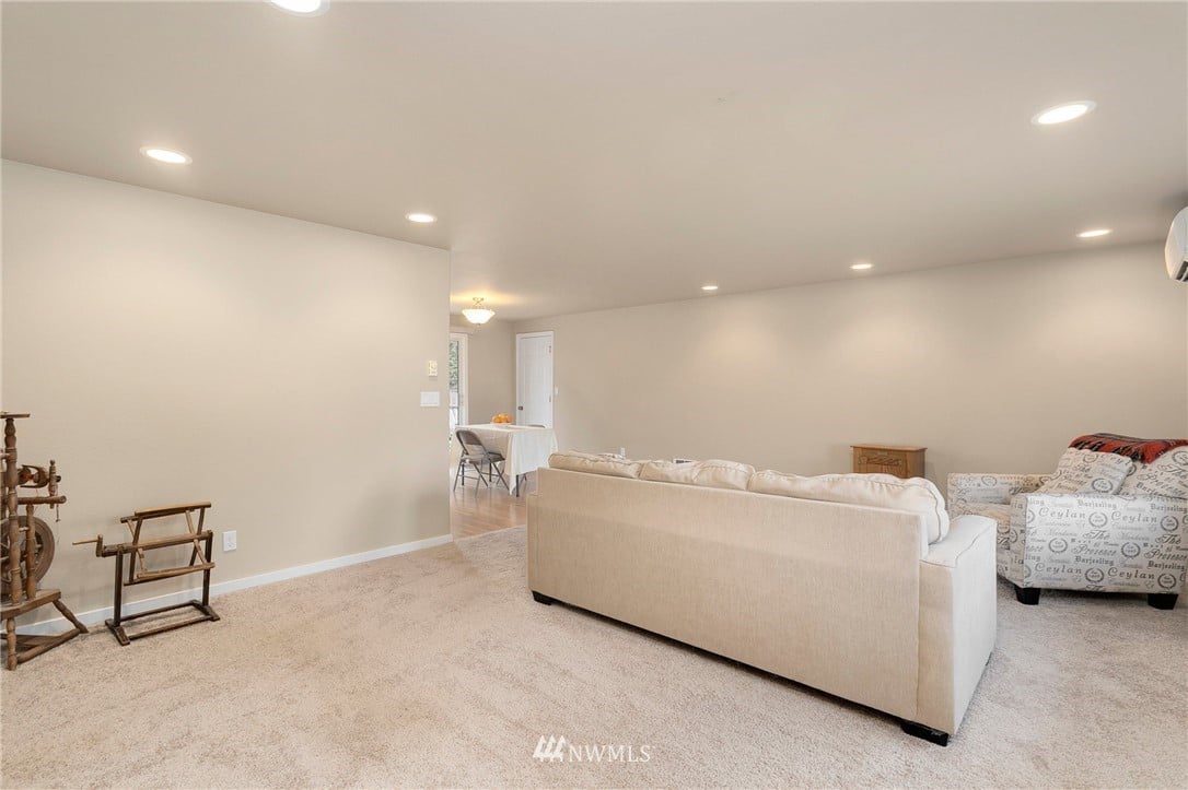 214 77th Pl