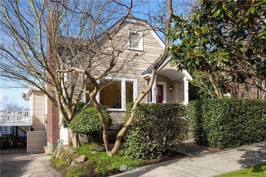 2907 11th Ave W