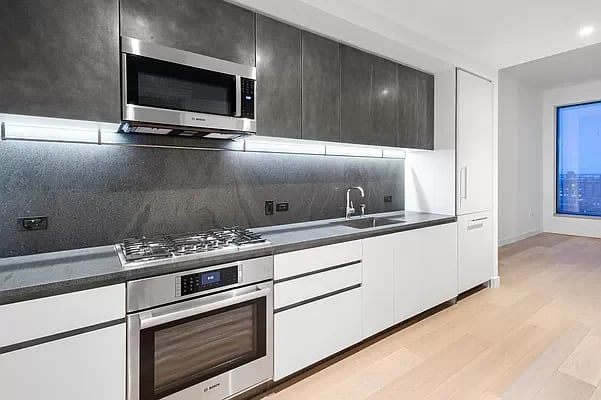 11 Hoyt Street Unit: 24K