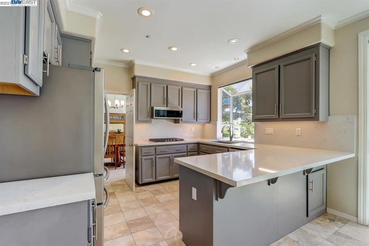 3485 Edinburgh Dr