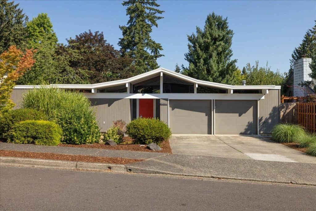 JUST LISTED – BEAUTIFUL HIGHLAND RUMMER HOME