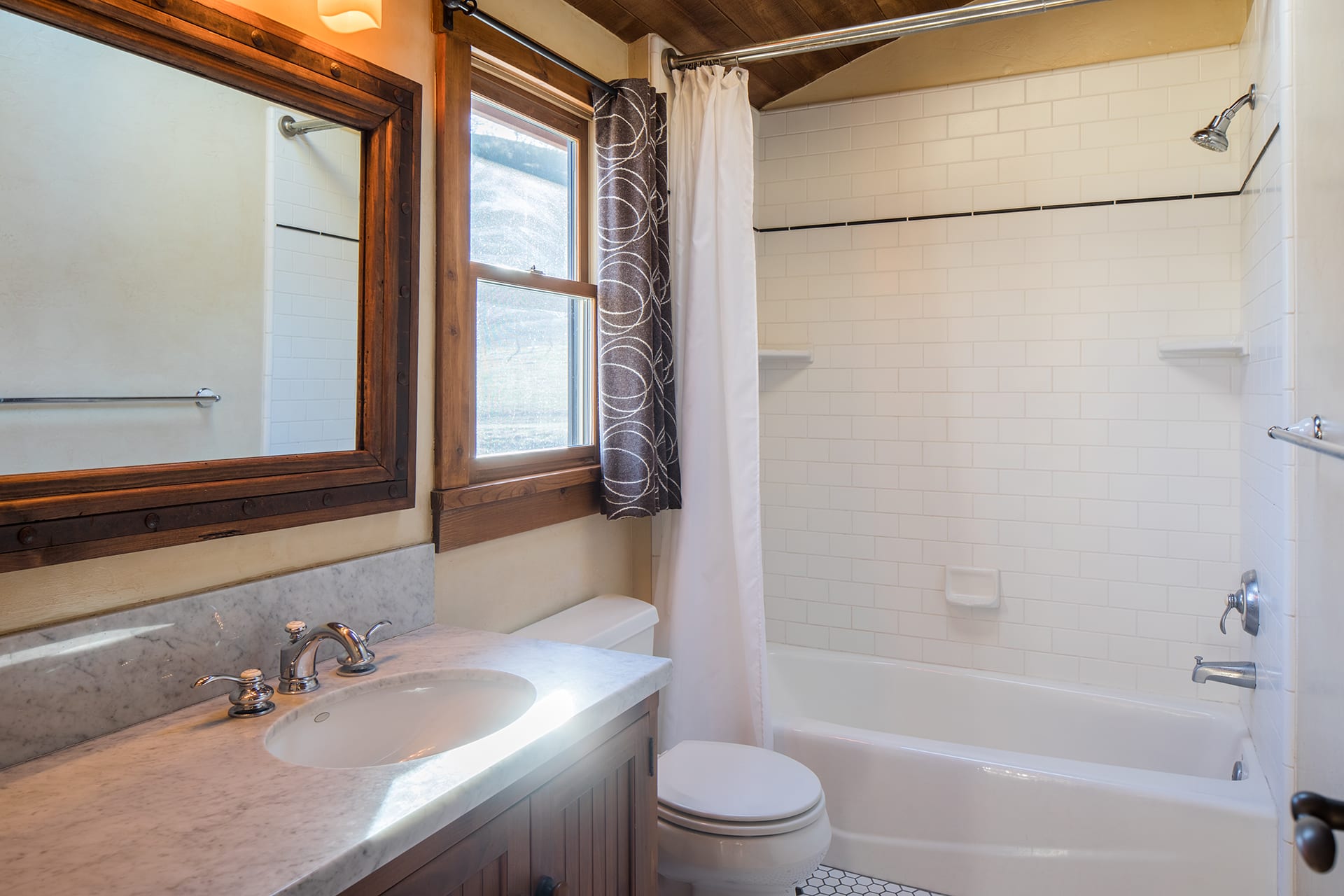 Steinbeck Country Living - 556 Corral de Tierra Road