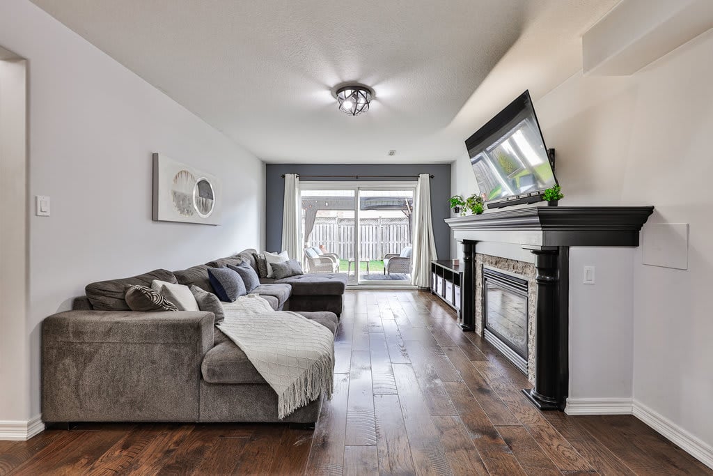 11 Topaz St