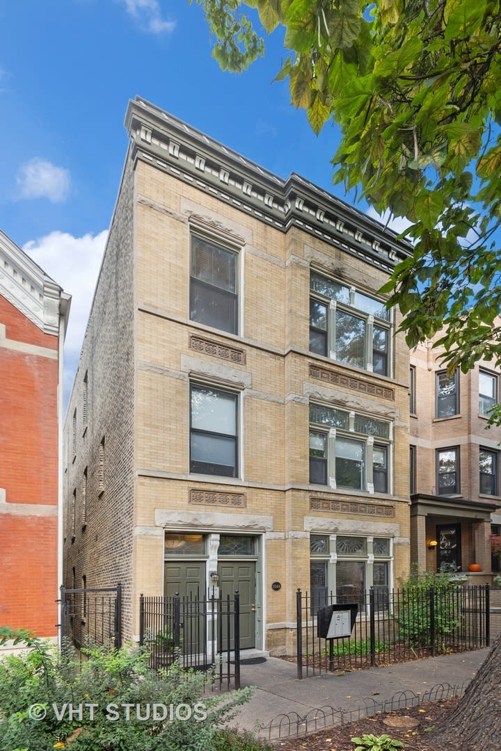 2044 W Haddon