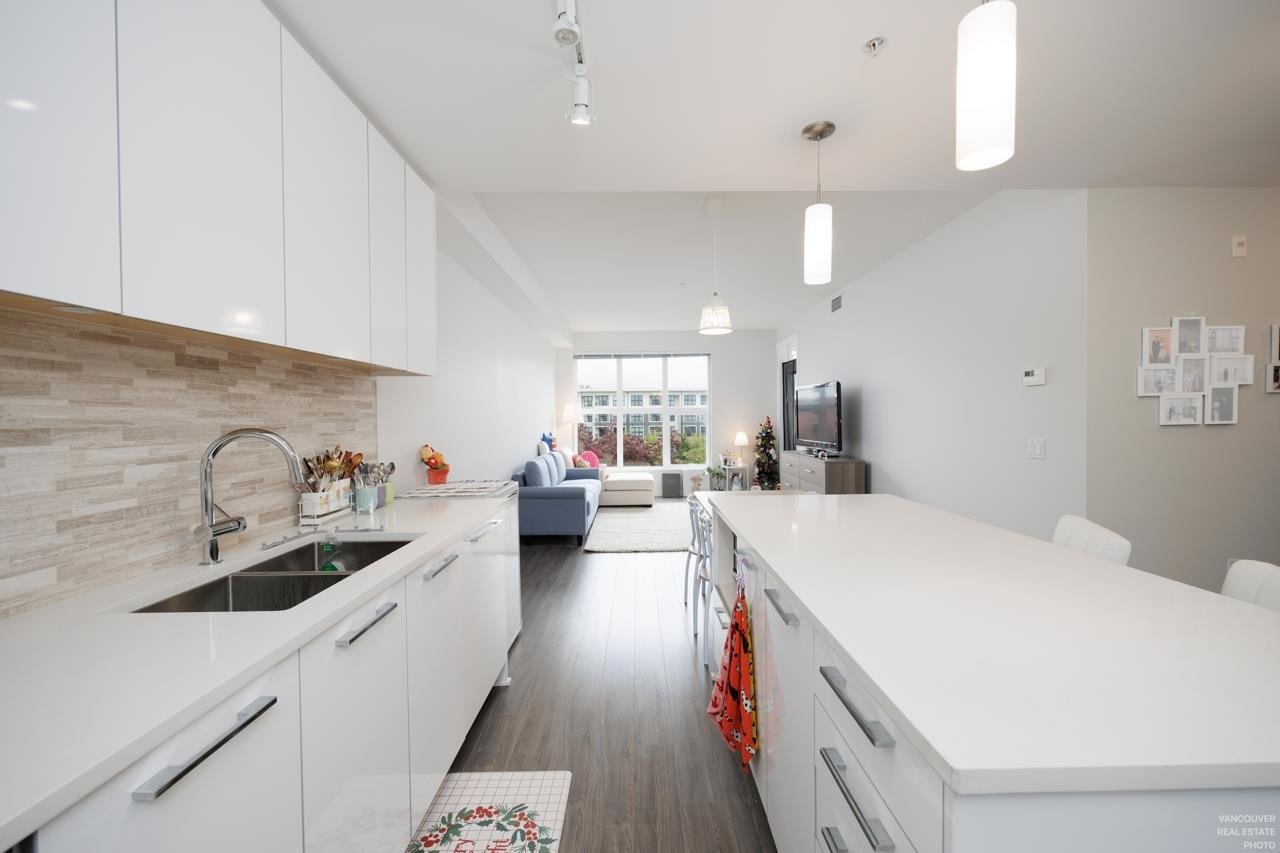319-9551 Alexandra Rd