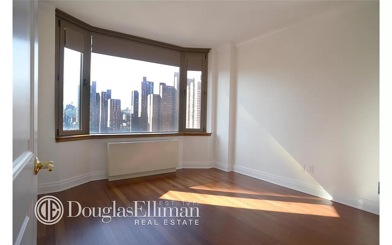 400 East 90th Street Unit: 18B