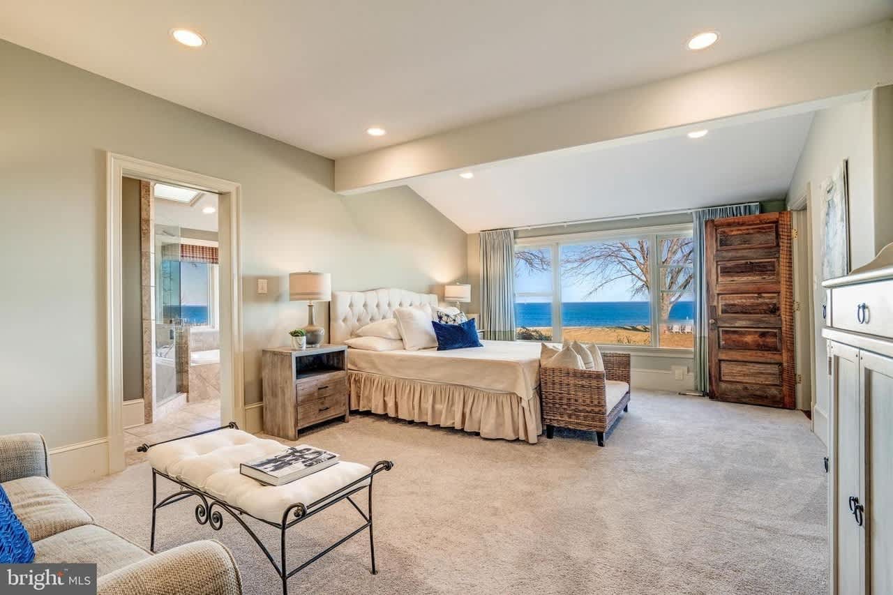 221 Bay Front Dr