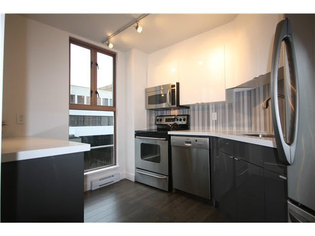305-1633 W 8th Ave