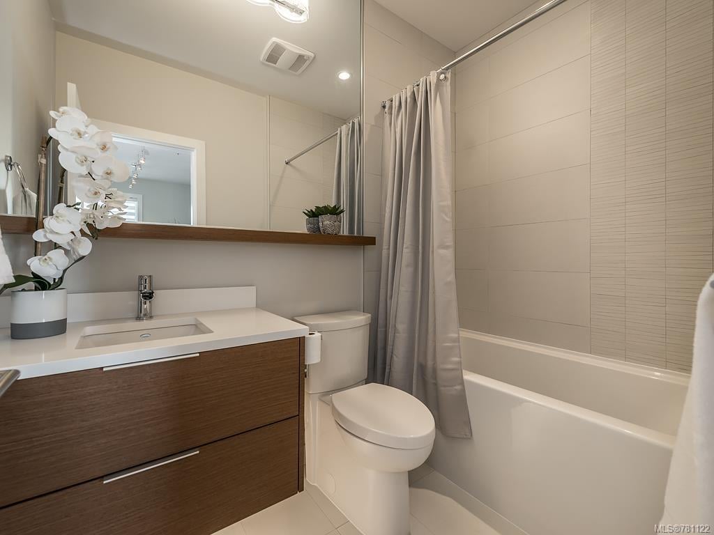 305-1765 Oak Bay Ave