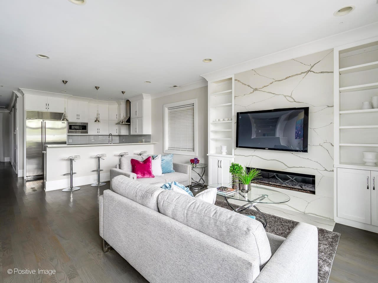 2040 N Burling