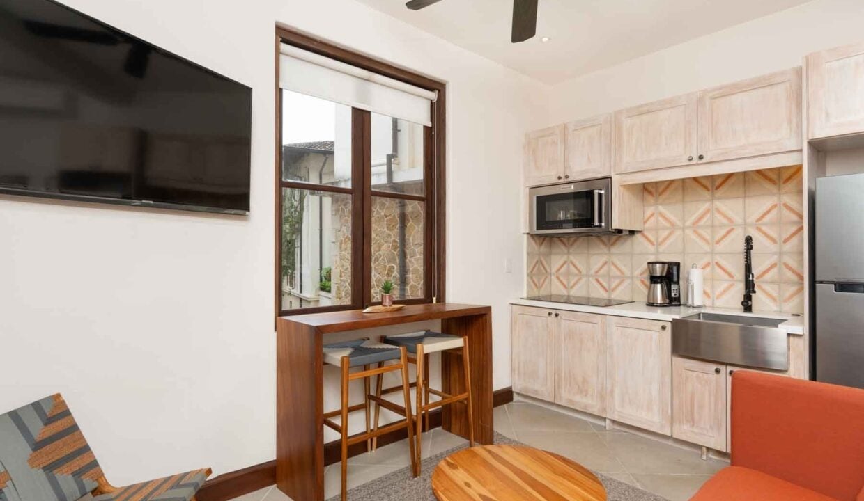 Private Walkable Beach Town Studio, Flamingo, Guanacaste