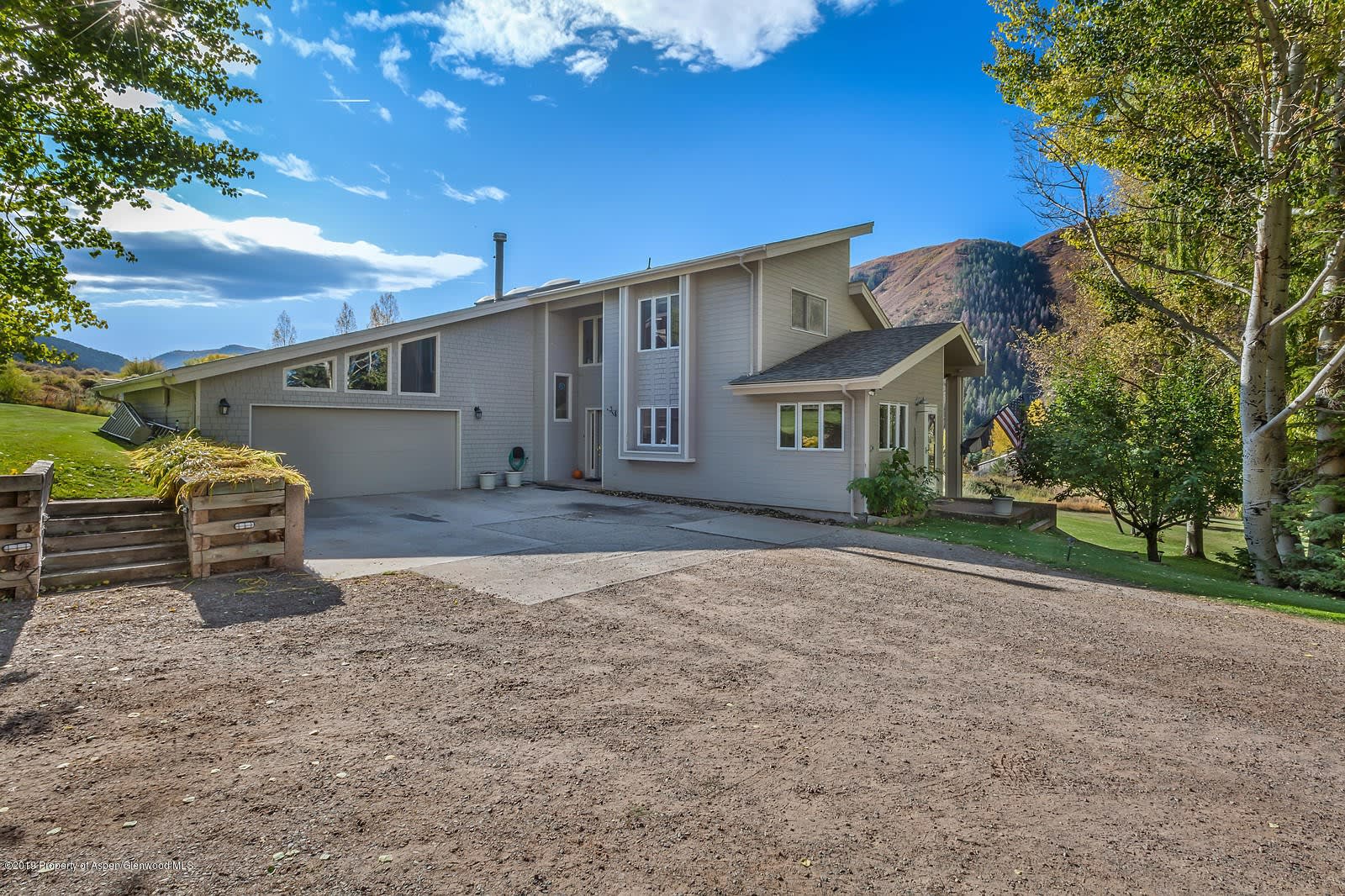 744 Holland Hills Rd