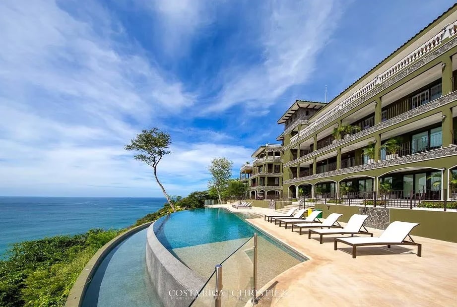 360 - 210 Splendor Penthouse