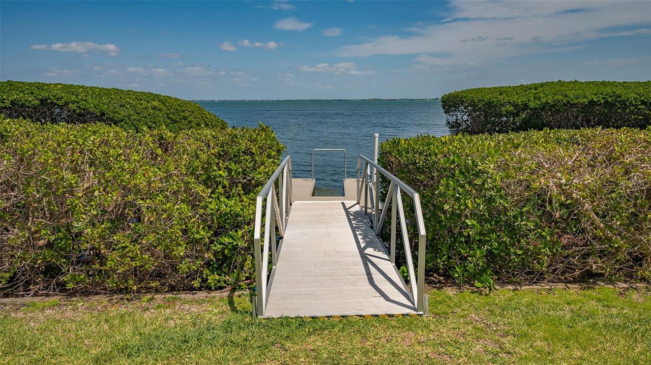 2120 Harbourside Dr, #657