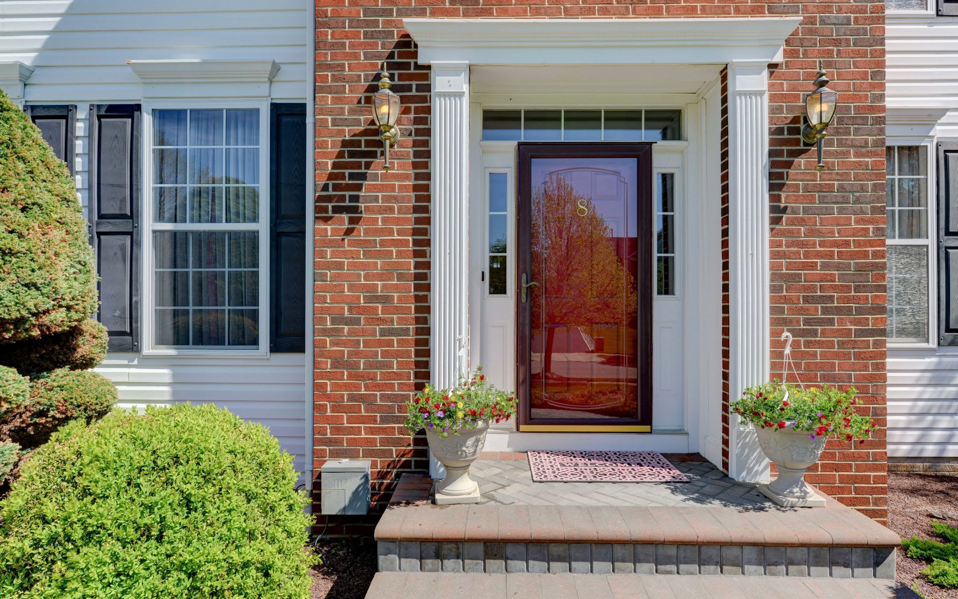 8 SHOREHAM CT