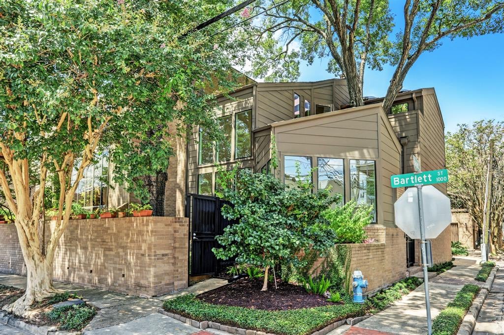 1000 Bartlett St