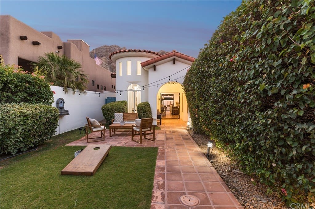 53845 Avenida Cortez