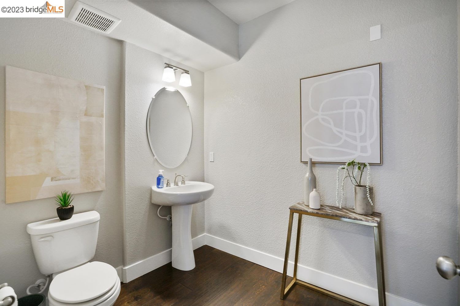 6763 Skyview Dr, Oakland, CA 94605