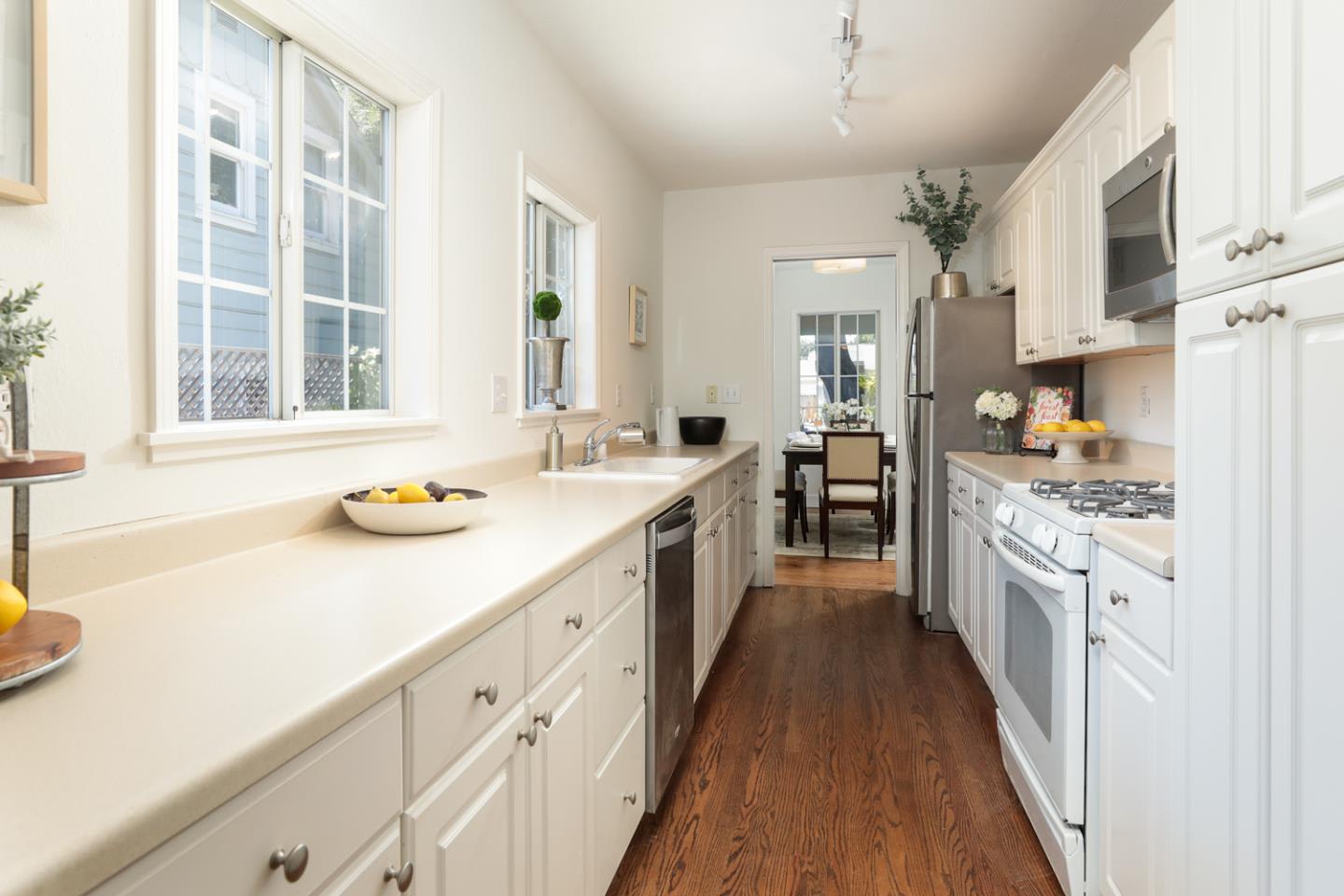 546 9th Ave