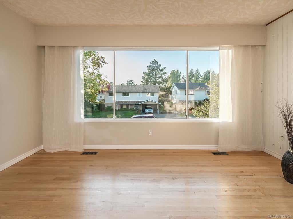 3291 Megaw Pl, Saanich