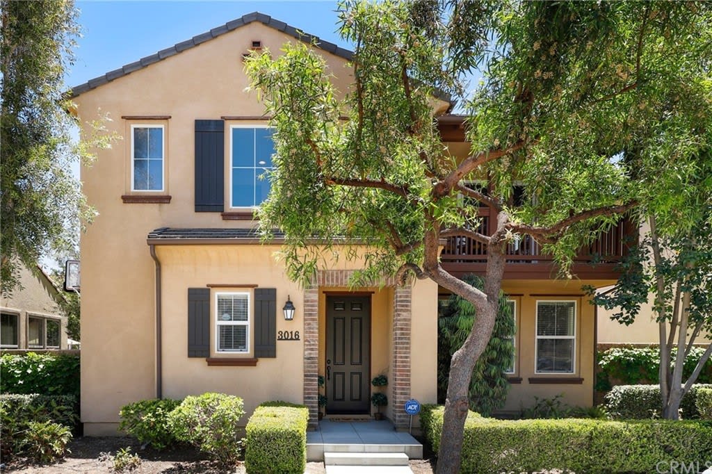 3016 E Walking Beam Pl