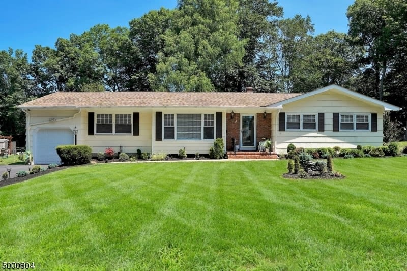 4 Howland Cir