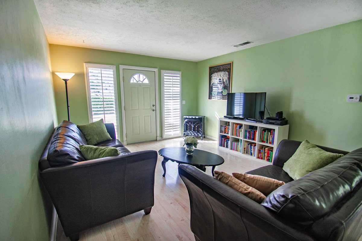 5730 Gentry Ave Valley Village, CA