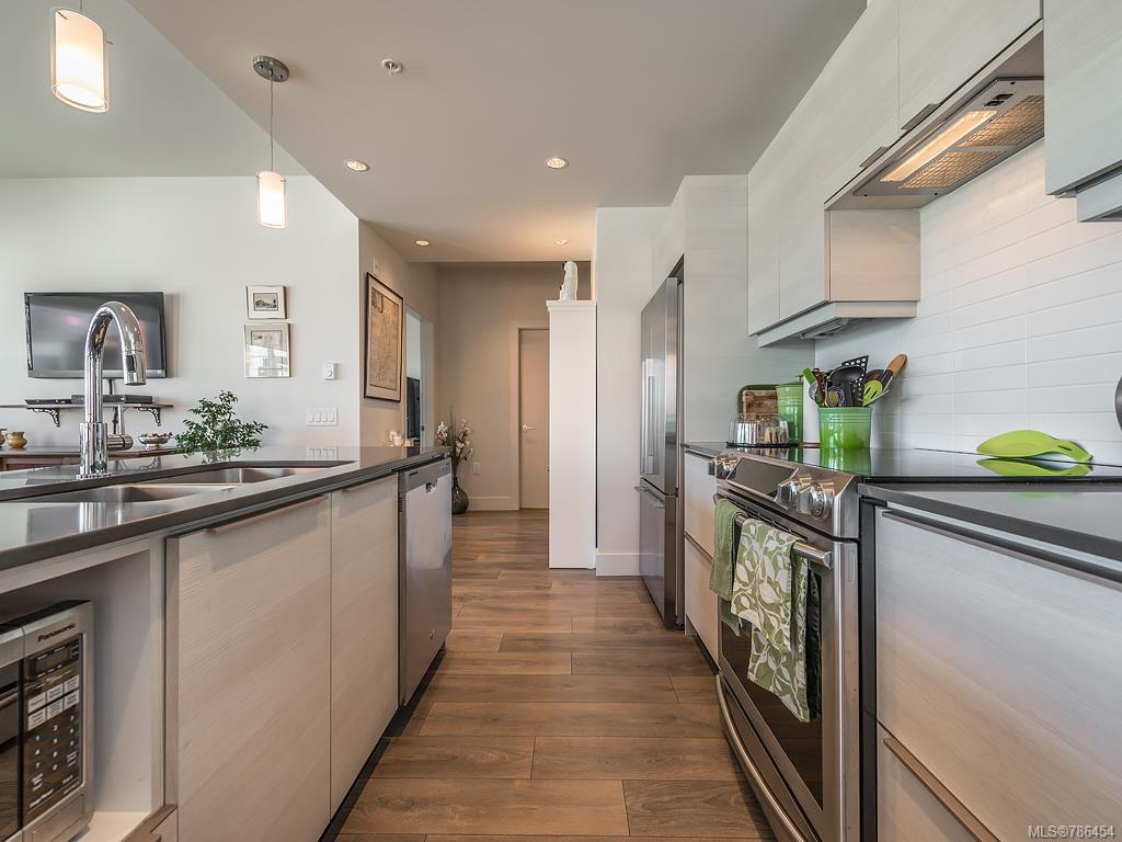 203-3811 Rowland Ave, Saanich