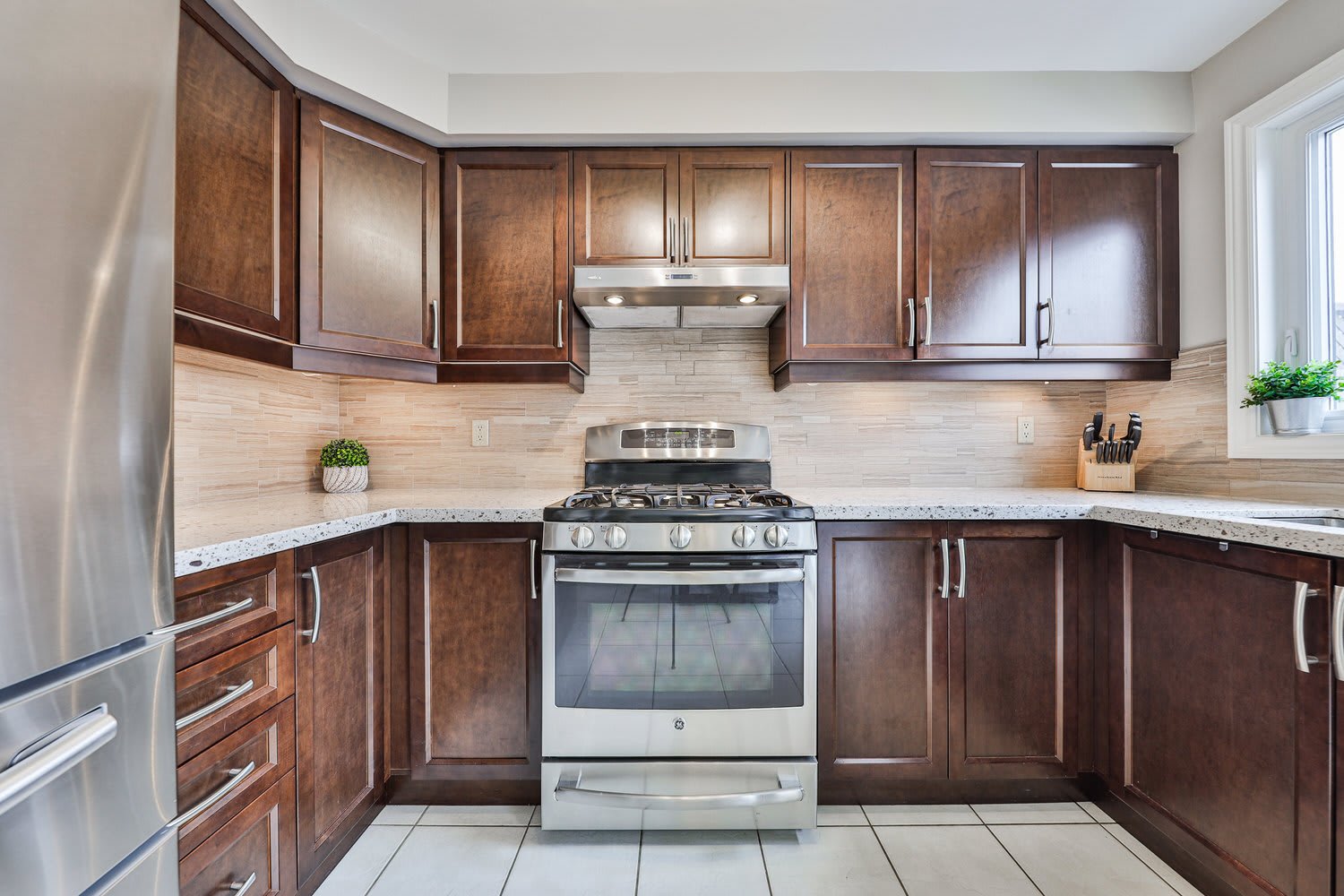 2582 FALKLAND Crescent, Oakville