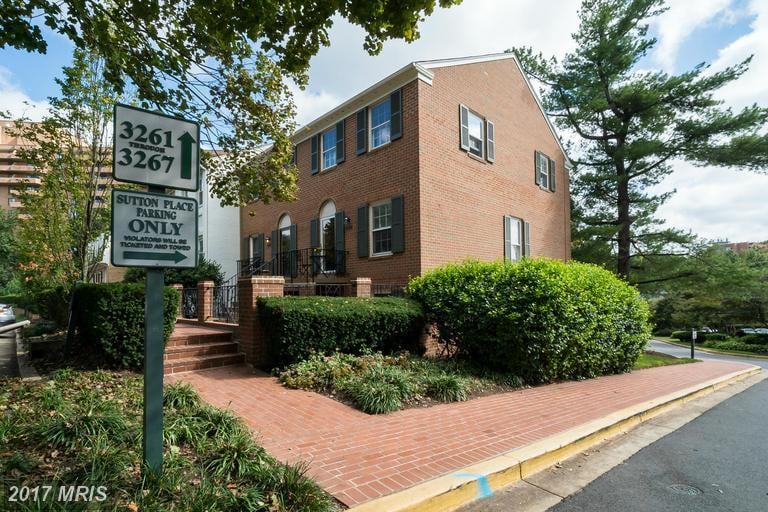 3261 Sutton Pl NW, Unit B