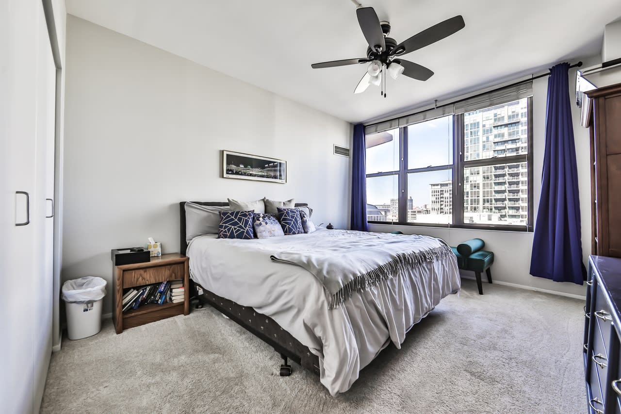 330 N Jefferson St (No. 907)