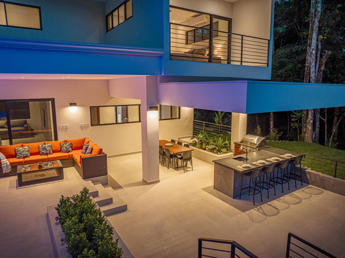 Outstanding Uvita Gem, Hidden in the Canopy with Ocean and Mountain Views