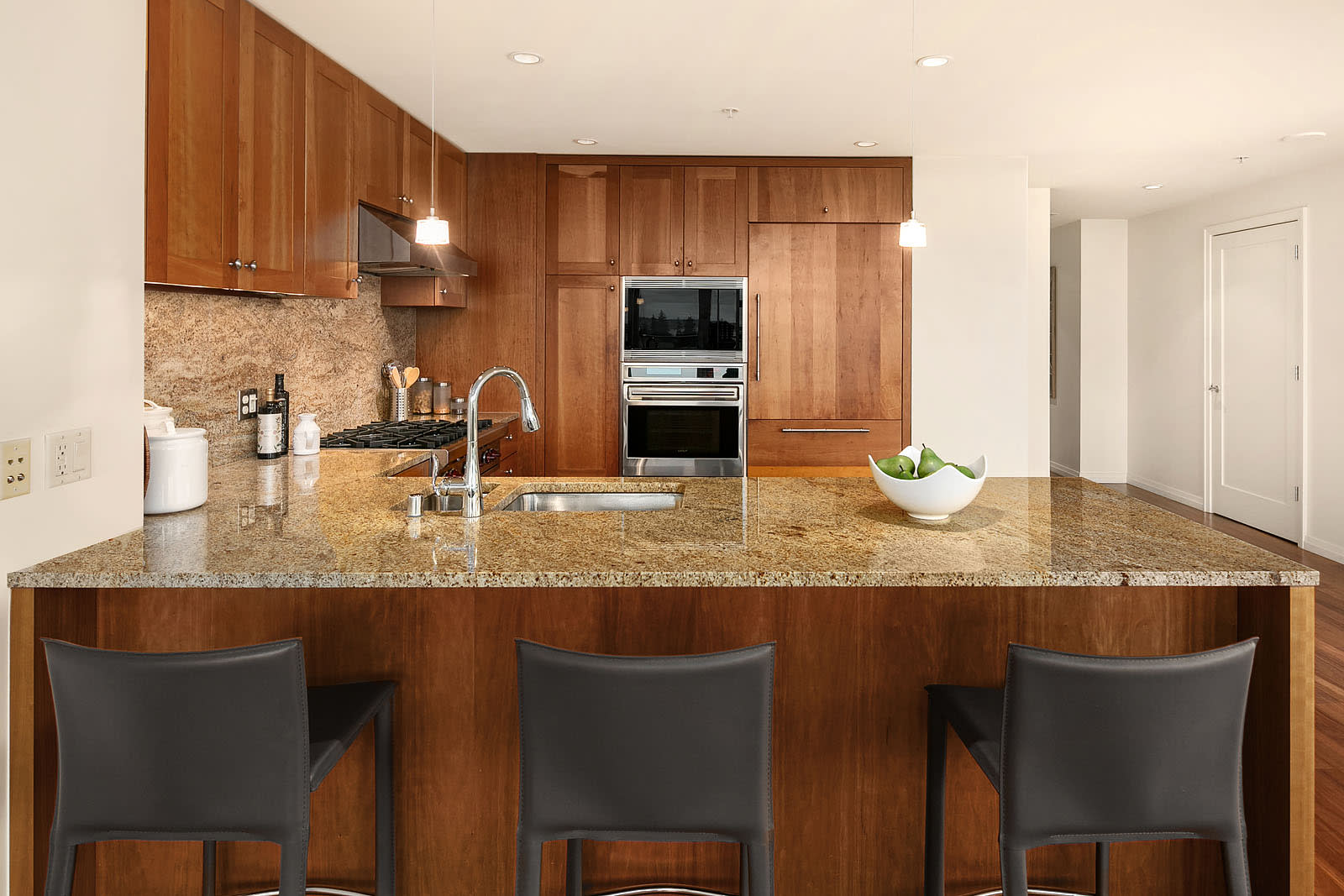 10700 NE 4th Street, Unit 1016