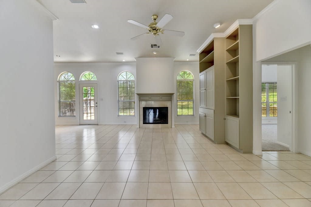 1107 Bowie Rd