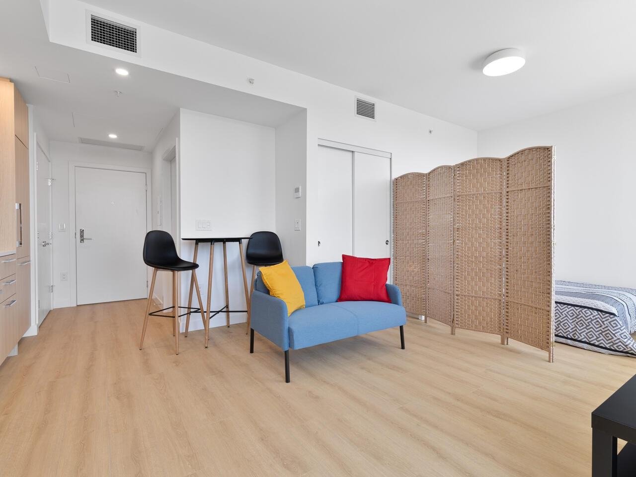 303-2425 Alpha Ave