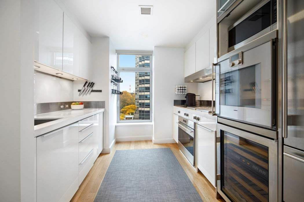 400 East 67th Street Unit 5G