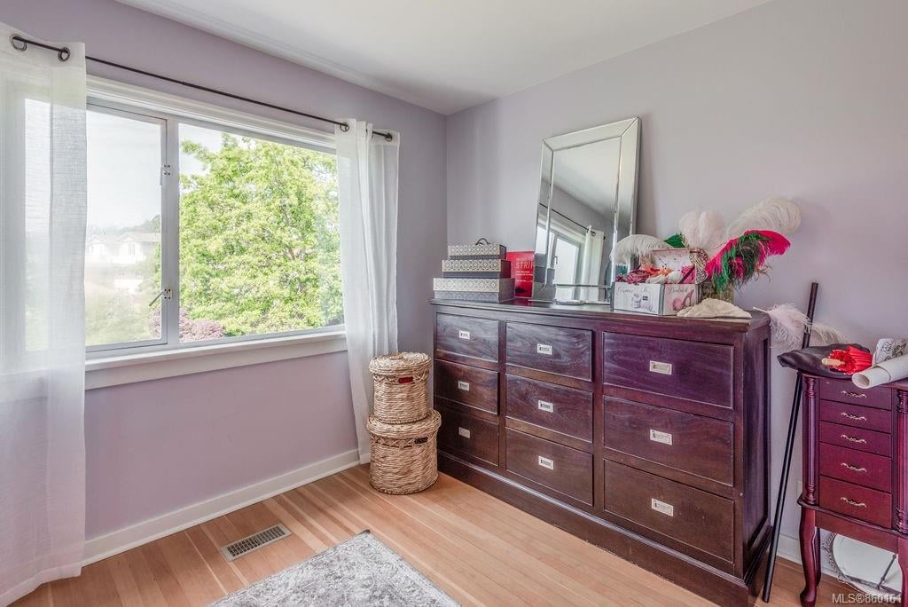 3084 Cadboro Bay Rd