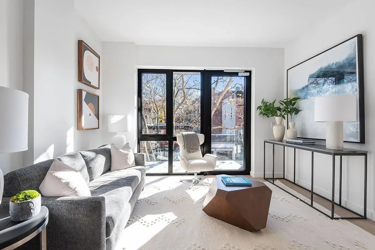 435 Tompkins Avenue Unit: 305