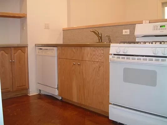 120 Saint James Place Unit: 3