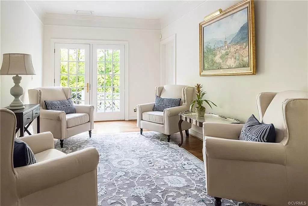 800 S England Cir