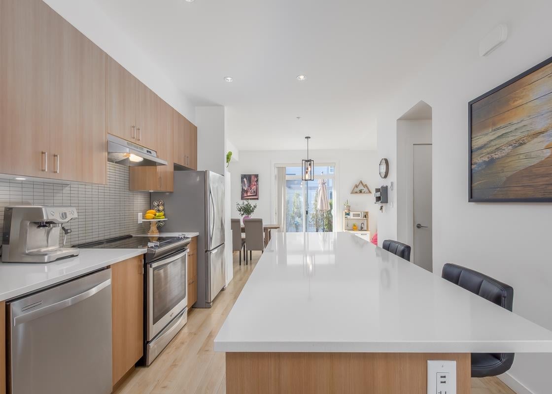 2-1188 Wilson Cres