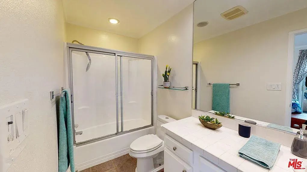 740 N Kings Rd APT 103