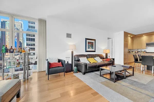 1600 Broadway Unit: 12C