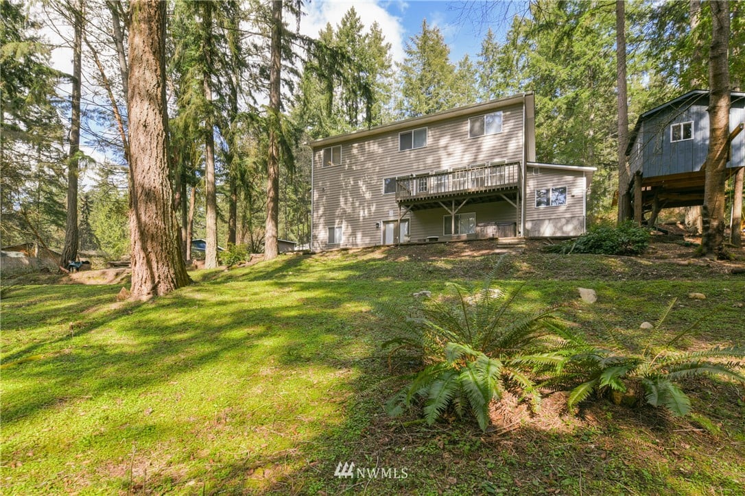 3045 NE Chippewa Ct