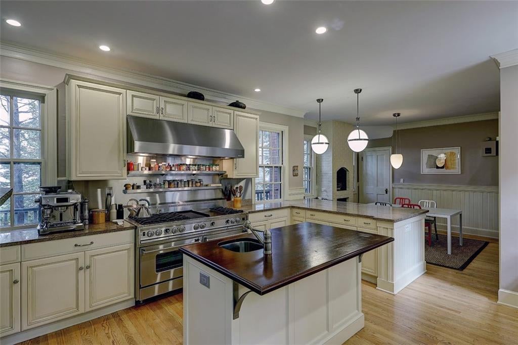37 COOKE ST