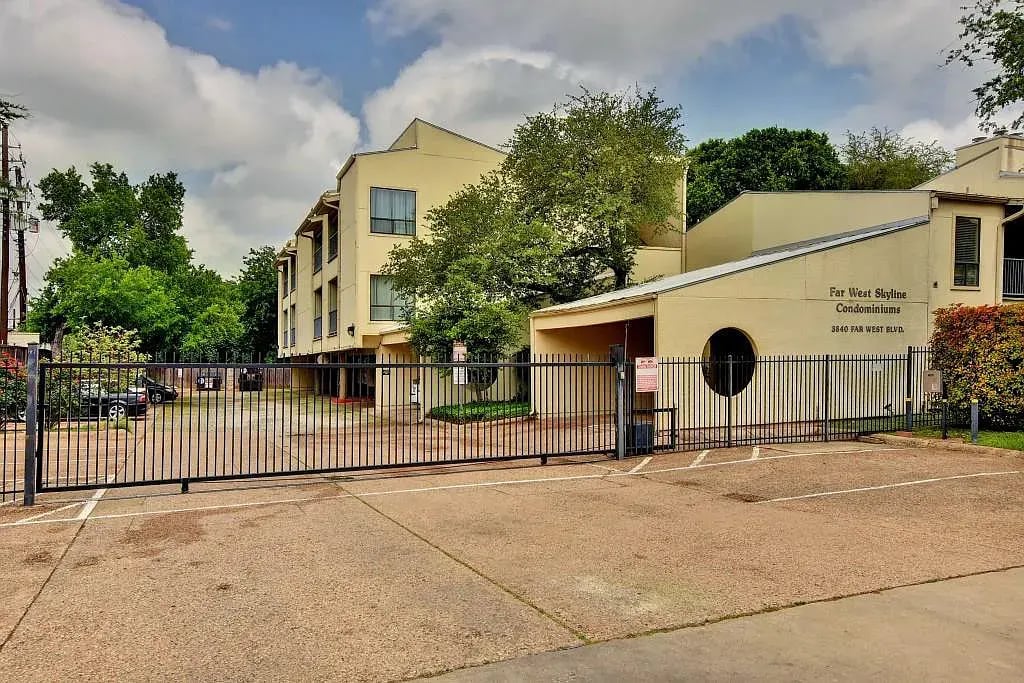 3840 Far W Blvd #111