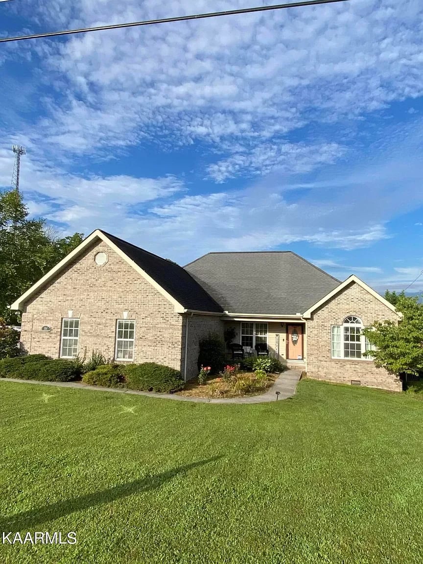 114 Walnut Ln