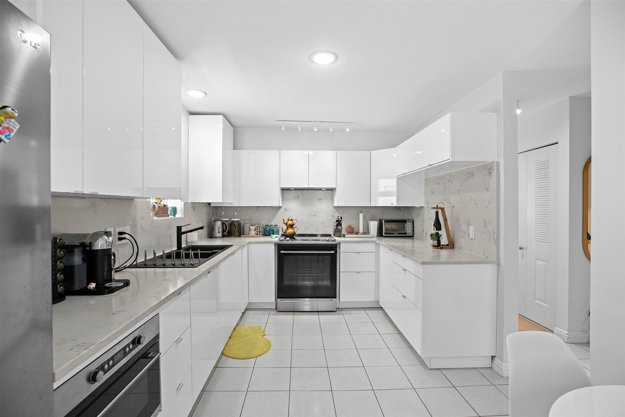 21-888 W 16th St