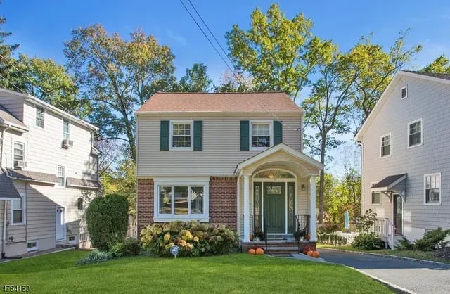 16 Sunset Dr